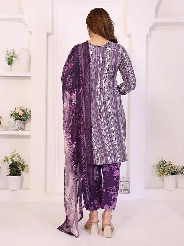 Unstitched_Crepe_Salwar_Suit_Material_Floral_Print,_Paisley