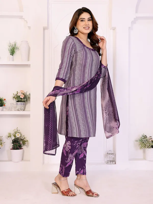 Unstitched_Crepe_Salwar_Suit_Material_Floral_Print,_Paisley