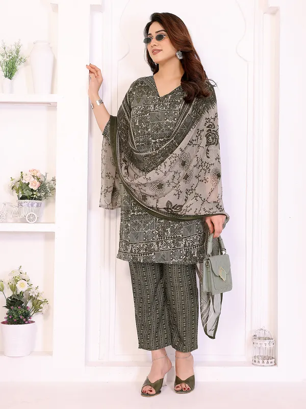 Unstitched_Crepe_Salwar_Suit_Material_Floral_Print,_Paisley