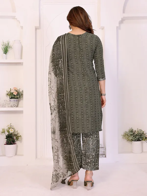 Unstitched_Crepe_Salwar_Suit_Material_Floral_Print,_Paisley