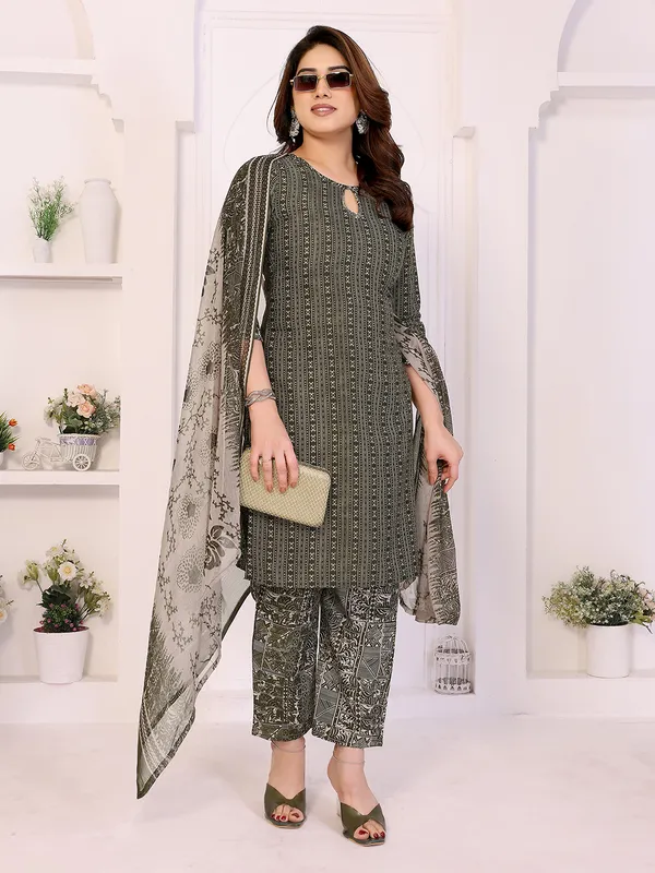 Unstitched_Crepe_Salwar_Suit_Material_Floral_Print,_Paisley