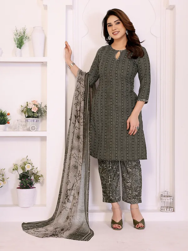 Unstitched_Crepe_Salwar_Suit_Material_Floral_Print,_Paisley