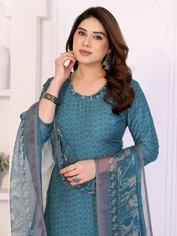 Unstitched_Crepe_Salwar_Suit_Material_Floral_Print,_Paisley