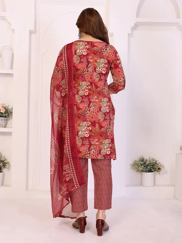 Unstitched_Crepe_Salwar_Suit_Material_Floral_Print,_Paisley