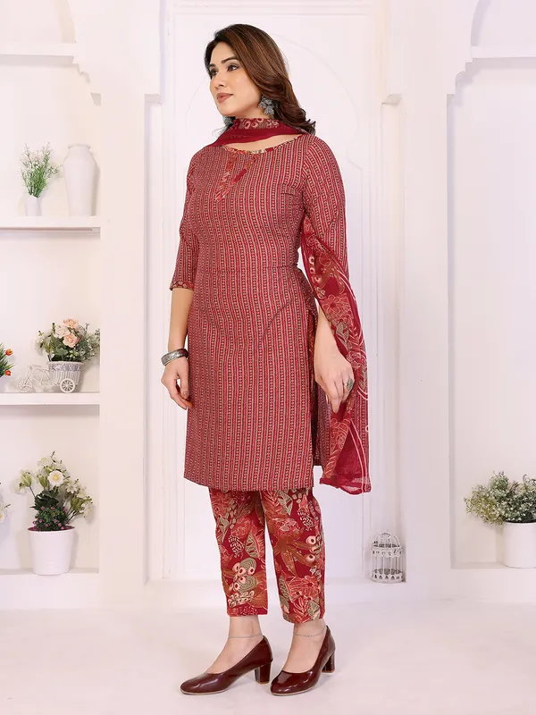 Unstitched_Crepe_Salwar_Suit_Material_Floral_Print,_Paisley