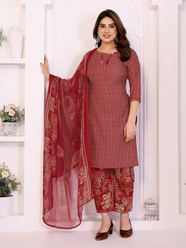 Unstitched_Crepe_Salwar_Suit_Material_Floral_Print,_Paisley