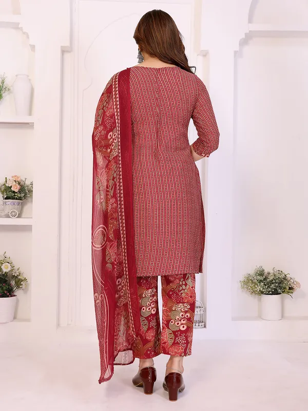 Unstitched_Crepe_Salwar_Suit_Material_Floral_Print,_Paisley