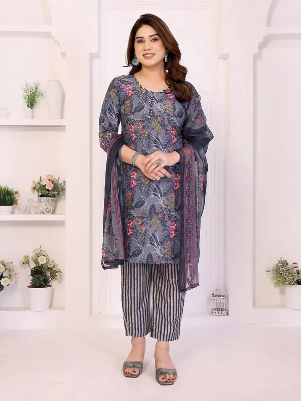 Unstitched_Crepe_Salwar_Suit_Material_Floral_Print,_Paisley