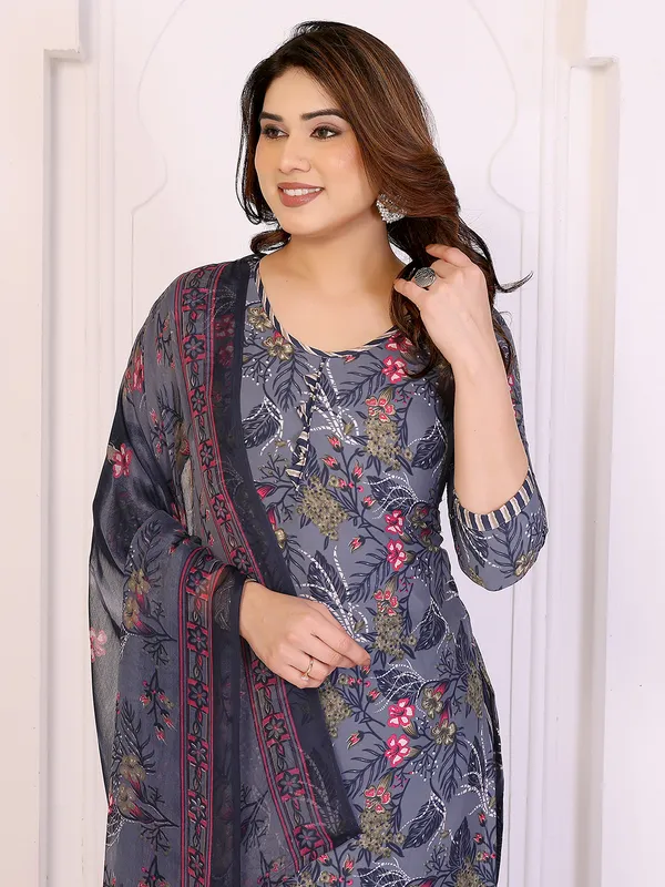Unstitched_Crepe_Salwar_Suit_Material_Floral_Print,_Paisley