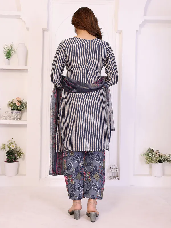 Unstitched_Crepe_Salwar_Suit_Material_Floral_Print,_Paisley