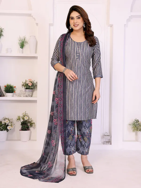 Unstitched_Crepe_Salwar_Suit_Material_Floral_Print,_Paisley