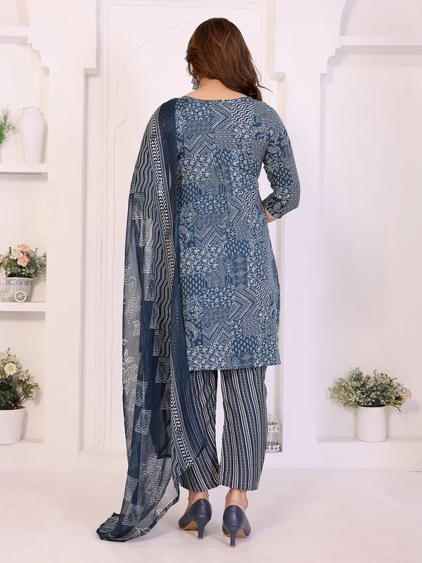 Unstitched_Crepe_Salwar_Suit_Material_Floral_Print,_Paisley