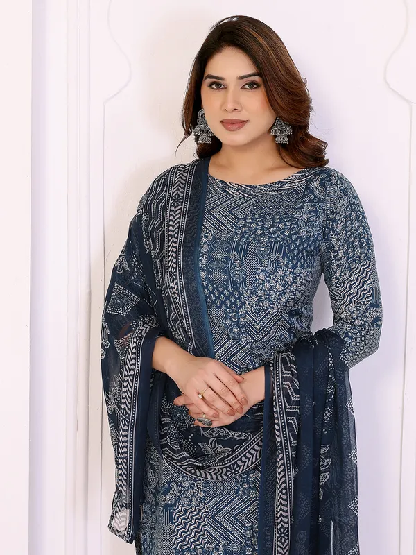 Unstitched_Crepe_Salwar_Suit_Material_Floral_Print,_Paisley