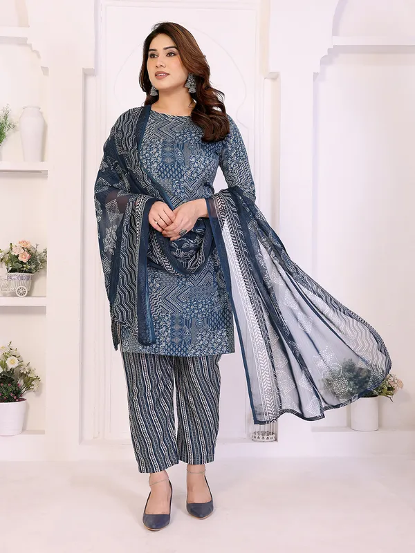 Unstitched_Crepe_Salwar_Suit_Material_Floral_Print,_Paisley