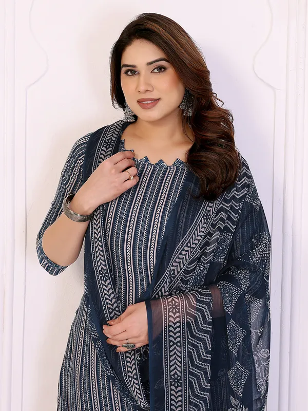 Unstitched_Crepe_Salwar_Suit_Material_Floral_Print,_Paisley