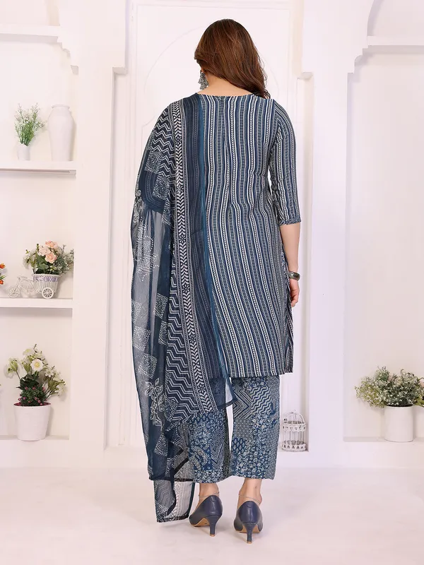 Unstitched_Crepe_Salwar_Suit_Material_Floral_Print,_Paisley