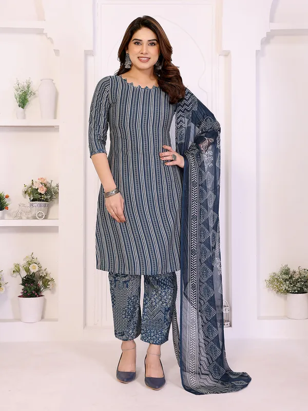 Unstitched_Crepe_Salwar_Suit_Material_Floral_Print,_Paisley
