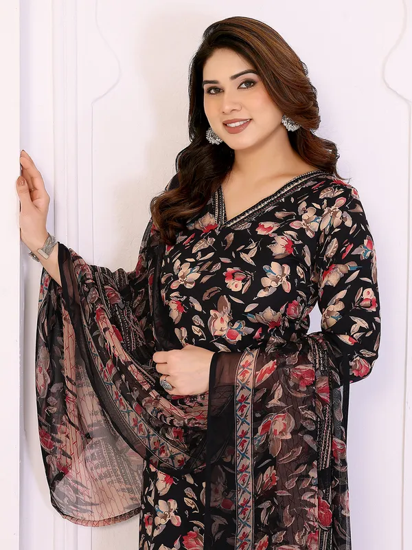 Unstitched_Crepe_Salwar_Suit_Material_Floral_Print,_Paisley