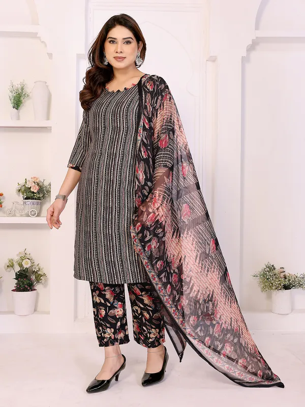 Unstitched_Crepe_Salwar_Suit_Material_Floral_Print,_Paisley
