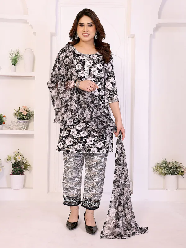 Unstitched_Crepe_Salwar_Suit_Material_Floral_Print,_Paisley