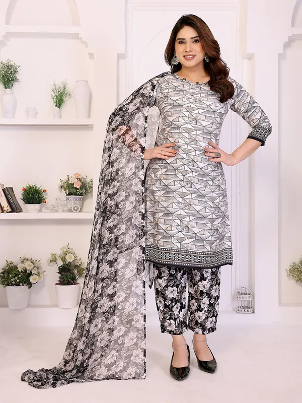Unstitched_Crepe_Salwar_Suit_Material_Floral_Print,_Paisley