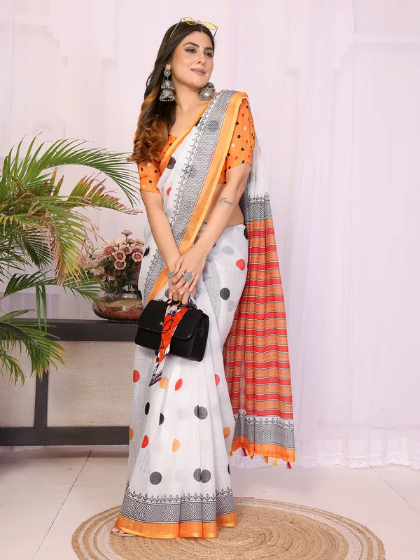 Digital_Print_Cotton_Linen_Saree_With_Unstitched_Blouse_Piece