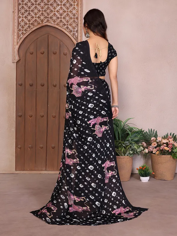 Elegant_Moss_Georgette_Saree_With_Unstitched_Blouse_Piece