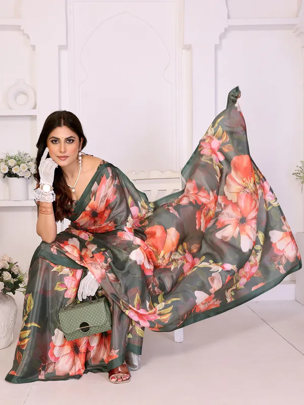 Silk_Blend_Printed_Saree_With_Unstitched_Blouse_Piece