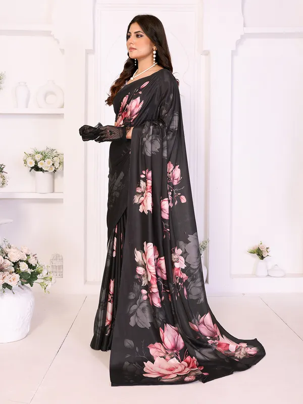 Silk_Blend_Printed_Saree_With_Unstitched_Blouse_Piece