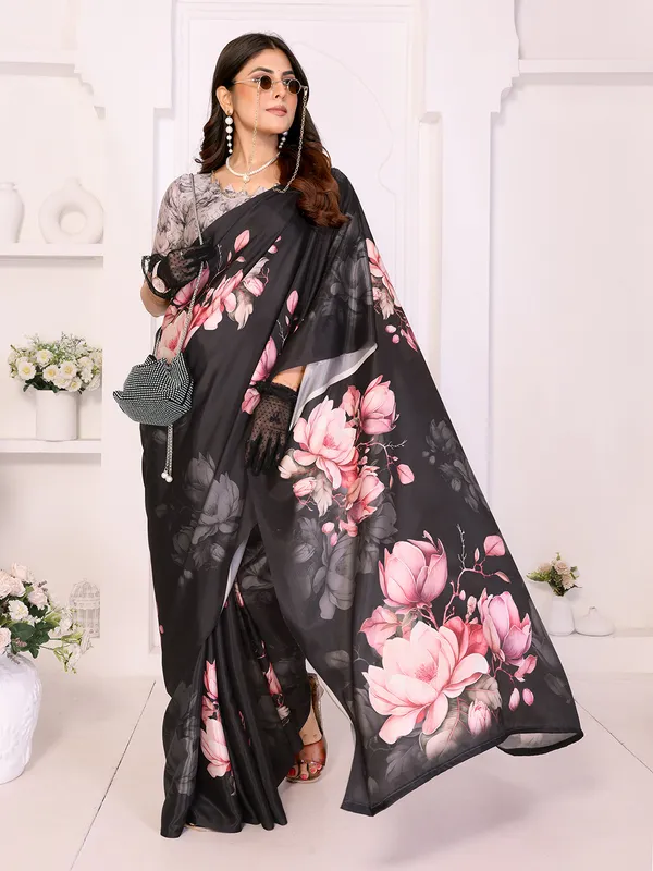 Silk_Blend_Printed_Saree_With_Unstitched_Blouse_Piece