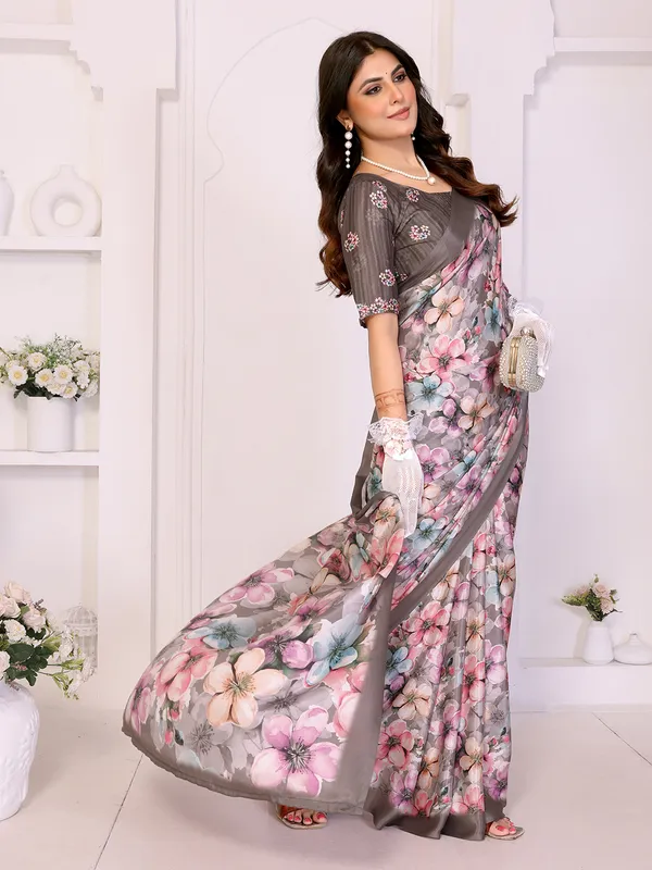 Silk_Blend_Printed_Saree_With_Unstitched_Blouse_Piece