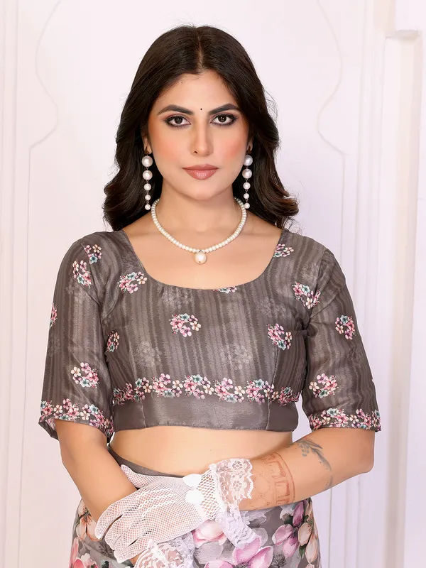 Silk_Blend_Printed_Saree_With_Unstitched_Blouse_Piece