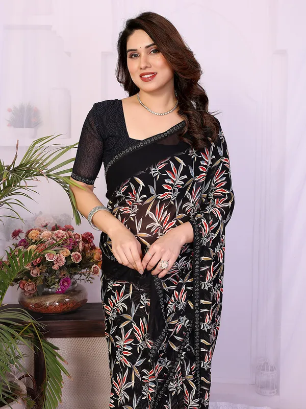 Printed_Lace_Border_Saree_With_UnStitched_Blouse_Piece_(BLACK)