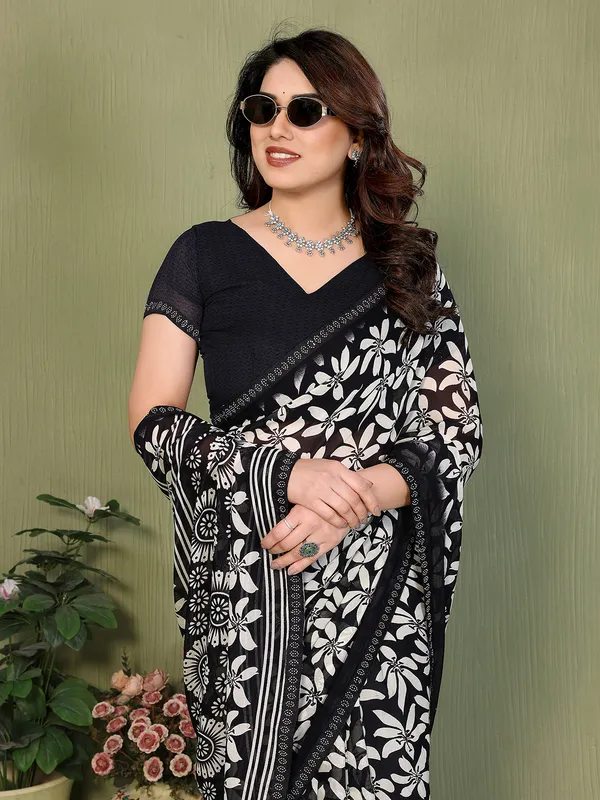 Printed_Lace_Border_Saree_With_UnStitched_Blouse_Piece_(BLACK)