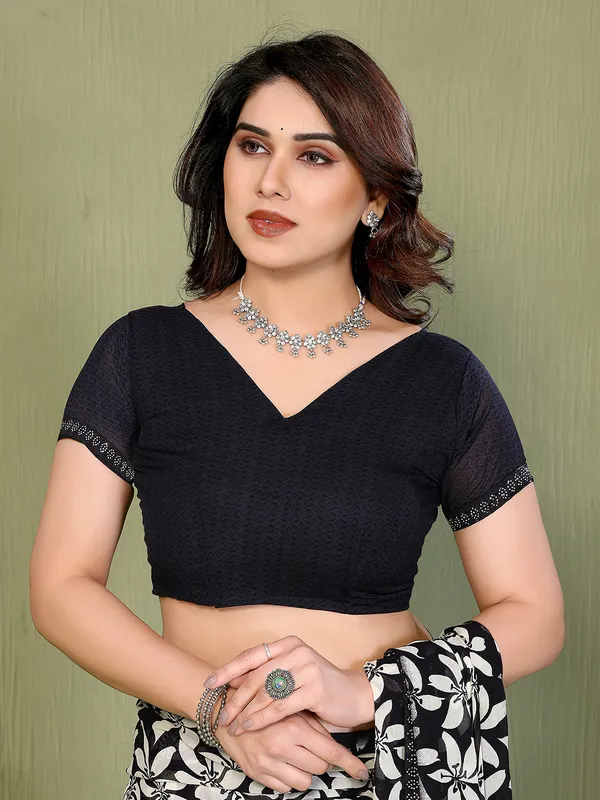 Printed_Lace_Border_Saree_With_UnStitched_Blouse_Piece_(BLACK)