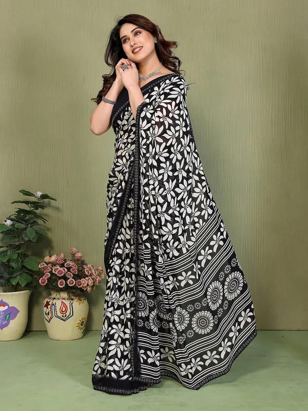 Printed_Lace_Border_Saree_With_UnStitched_Blouse_Piece_(BLACK)