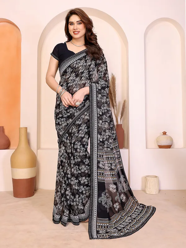 Printed_Lace_Border_Saree_With_UnStitched_Blouse_Piece_(Black)