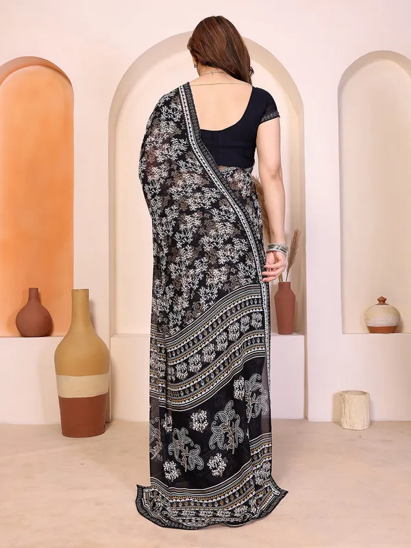 Printed_Lace_Border_Saree_With_UnStitched_Blouse_Piece_(Black)