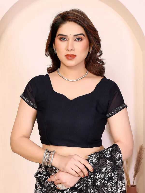 Printed_Lace_Border_Saree_With_UnStitched_Blouse_Piece_(Black)