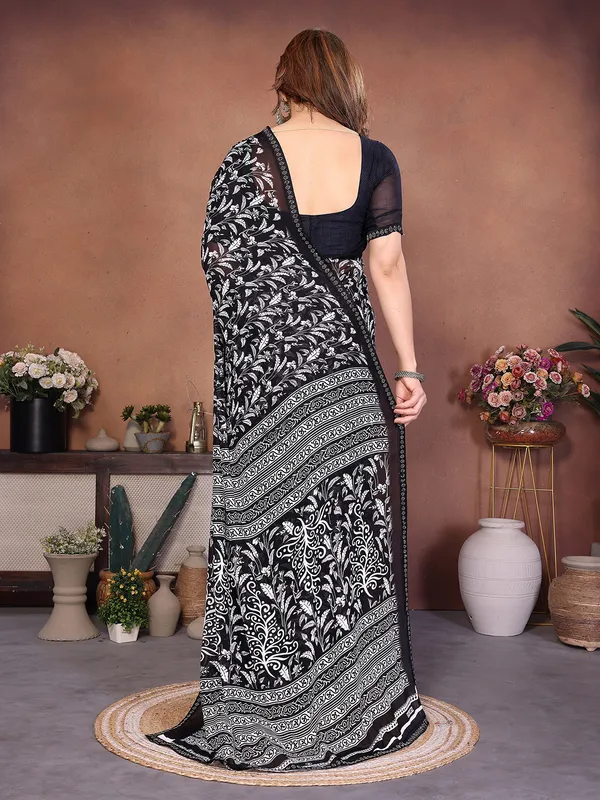 Printed_Lace_Border_Saree_With_UnStitched_Blouse_Piece_(Black)