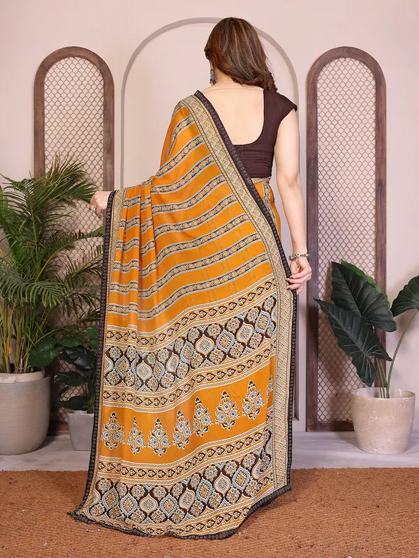 Printed_Lace_Border_Saree_With_UnStitched_Blouse_Piece_(YELLOW)