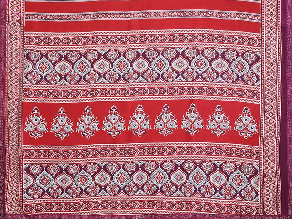 Printed_Lace_Border_Saree_With_UnStitched_Blouse_Piece_(RED)