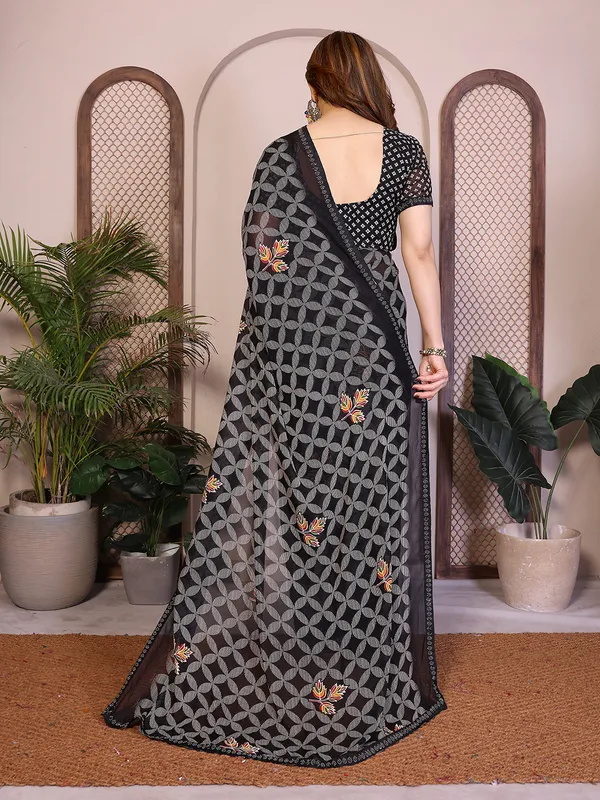 Printed_Lace_Border_Saree_With_UnStitched_Blouse_Piece_(BLACK)