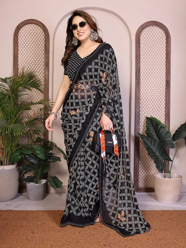 Printed_Lace_Border_Saree_With_UnStitched_Blouse_Piece_(BLACK)