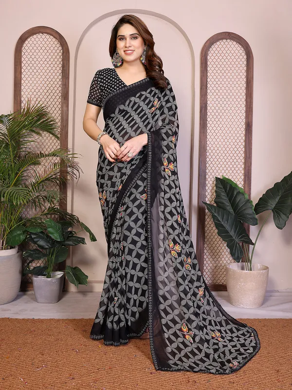 Printed_Lace_Border_Saree_With_UnStitched_Blouse_Piece_(BLACK)