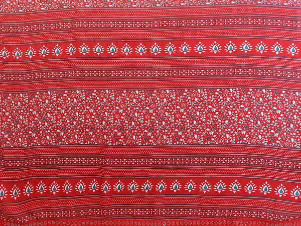 Printed_Lace_Border_Saree_With_UnStitched_Blouse_Piece_(RED)
