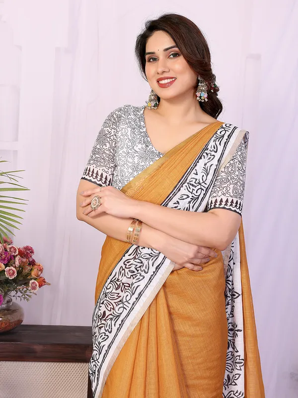 Digital_Print_Cotton_Linen_Saree_With_Unstitched_Blouse_Piece_(YELLOW)