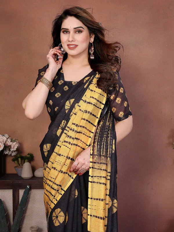 Digital_Print_Cotton_Linen_Saree_With_Unstitched_Blouse_Piece_(YELLOW-BLACK)