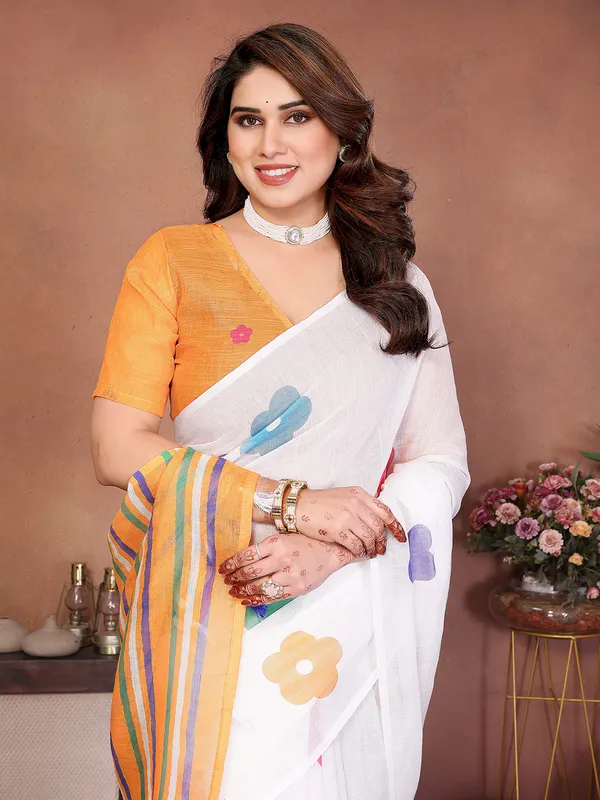 Digital_Print_Cotton_Linen_Saree_With_Unstitched_Blouse_Piece_(WHITE)