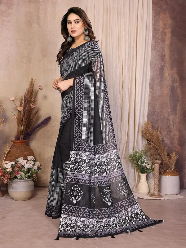 Digital_Print_Cotton_Linen_Saree_With_Unstitched_Blouse_Piece_(BLACK)